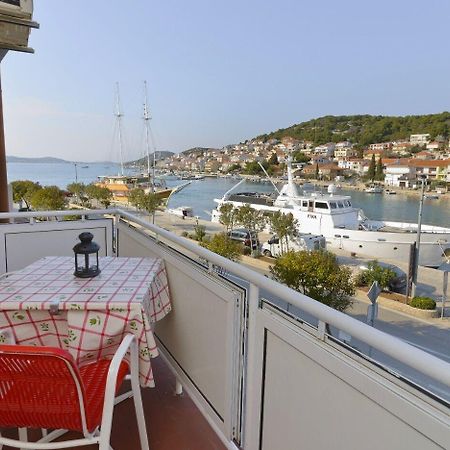 Apartments Ive - With Sea View Tisno Bagian luar foto