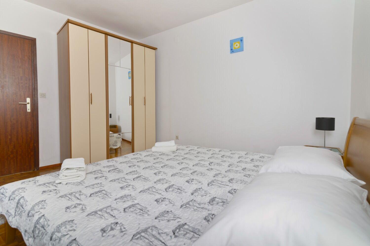 Apartments Ive - With Sea View Tisno Bagian luar foto