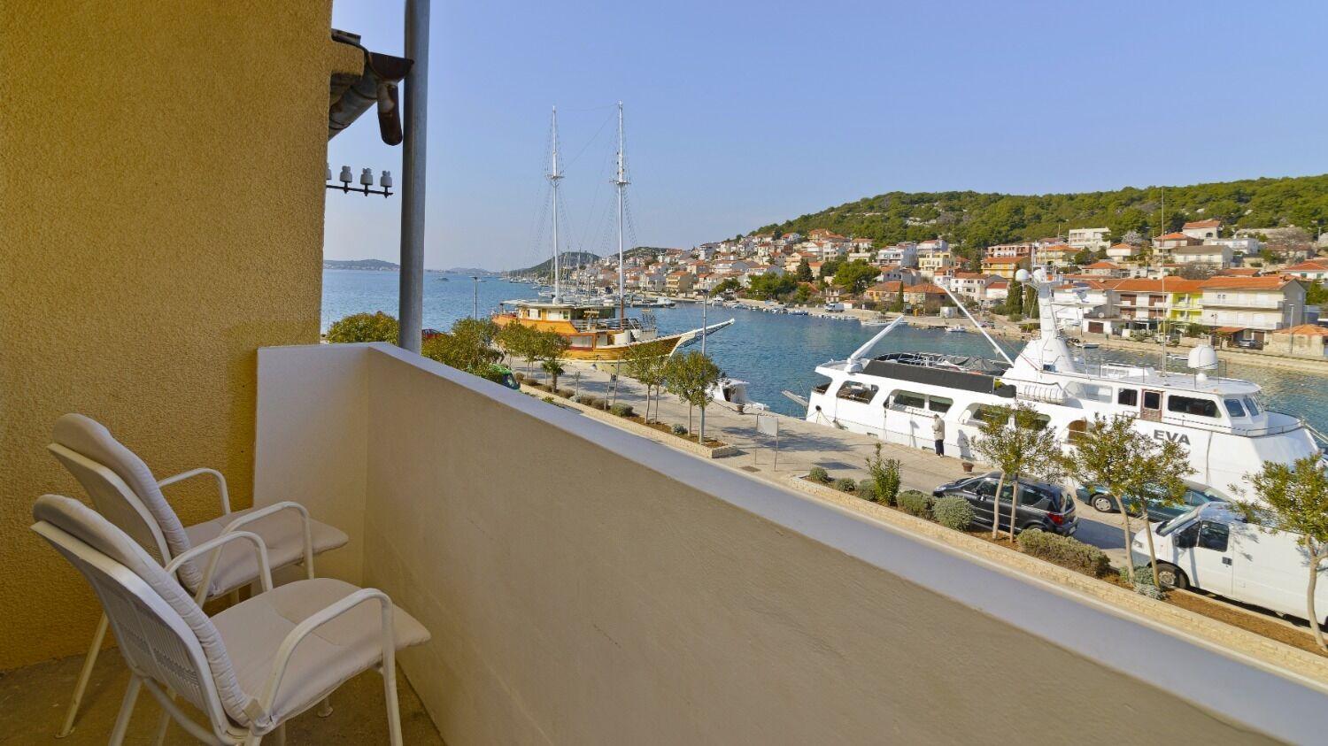 Apartments Ive - With Sea View Tisno Bagian luar foto