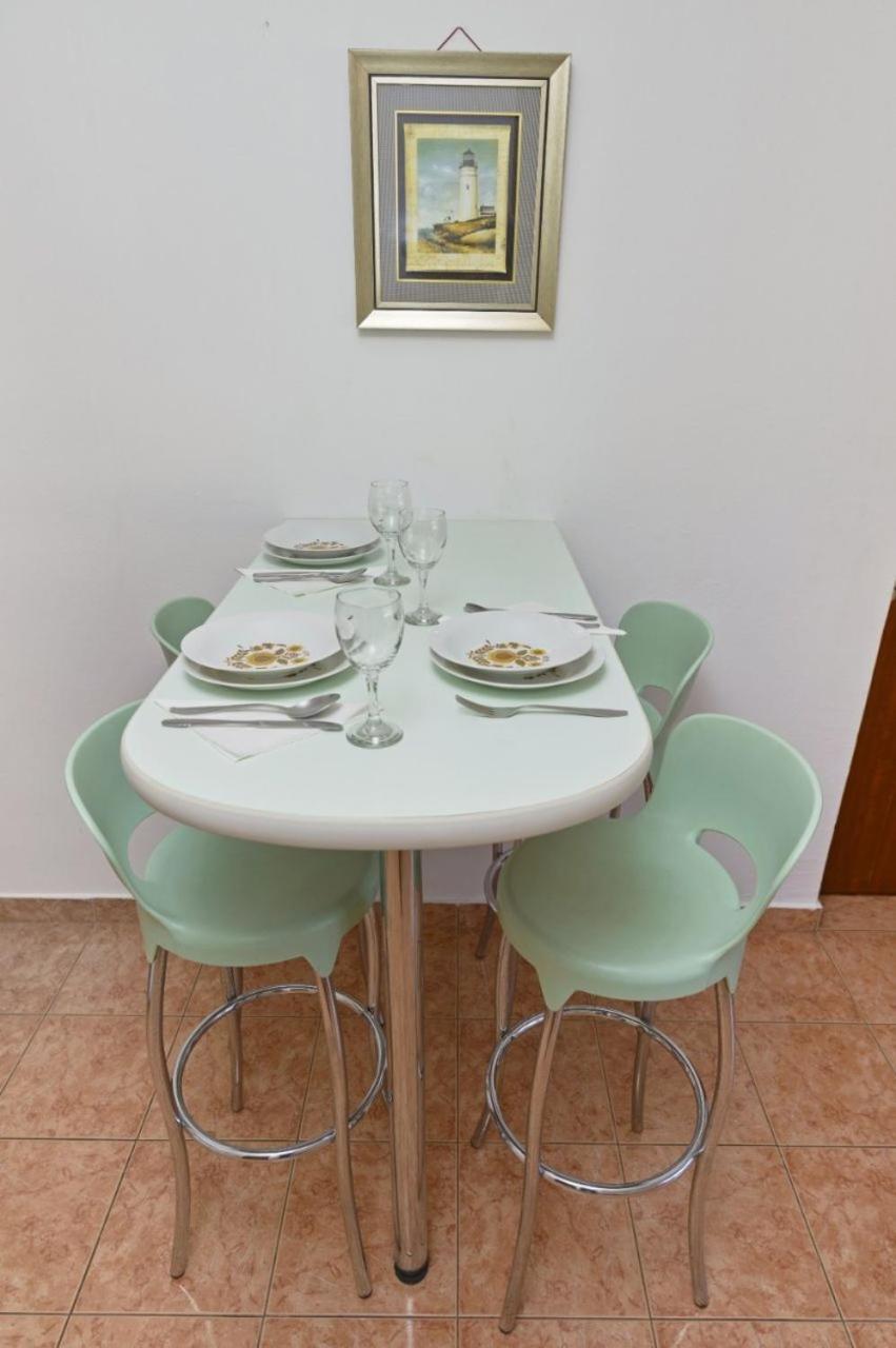 Apartments Ive - With Sea View Tisno Bagian luar foto